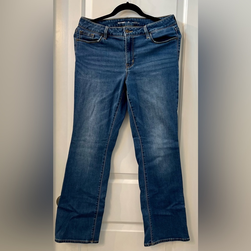 Old Navy Mid-Rise Kicker Bootcut Jeans, Size 10 SHORT, good loved condition.